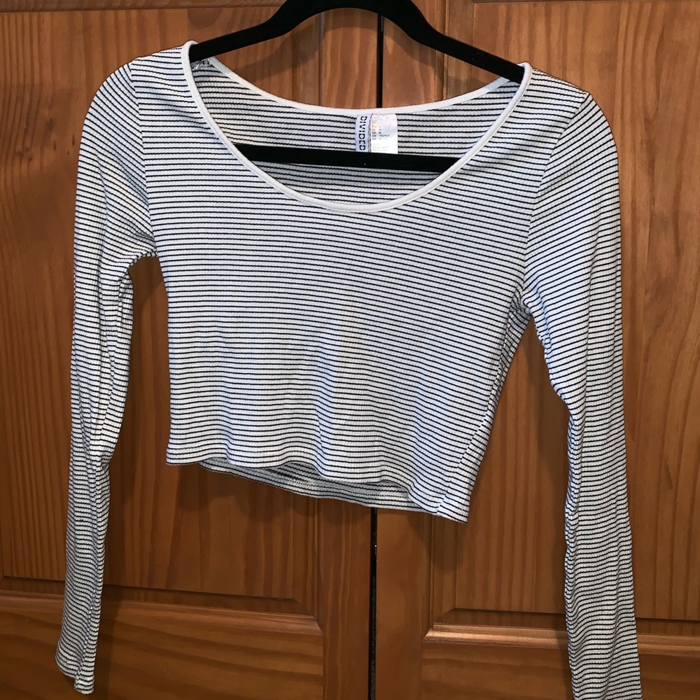 Long sleeve crop top (stretchy)
